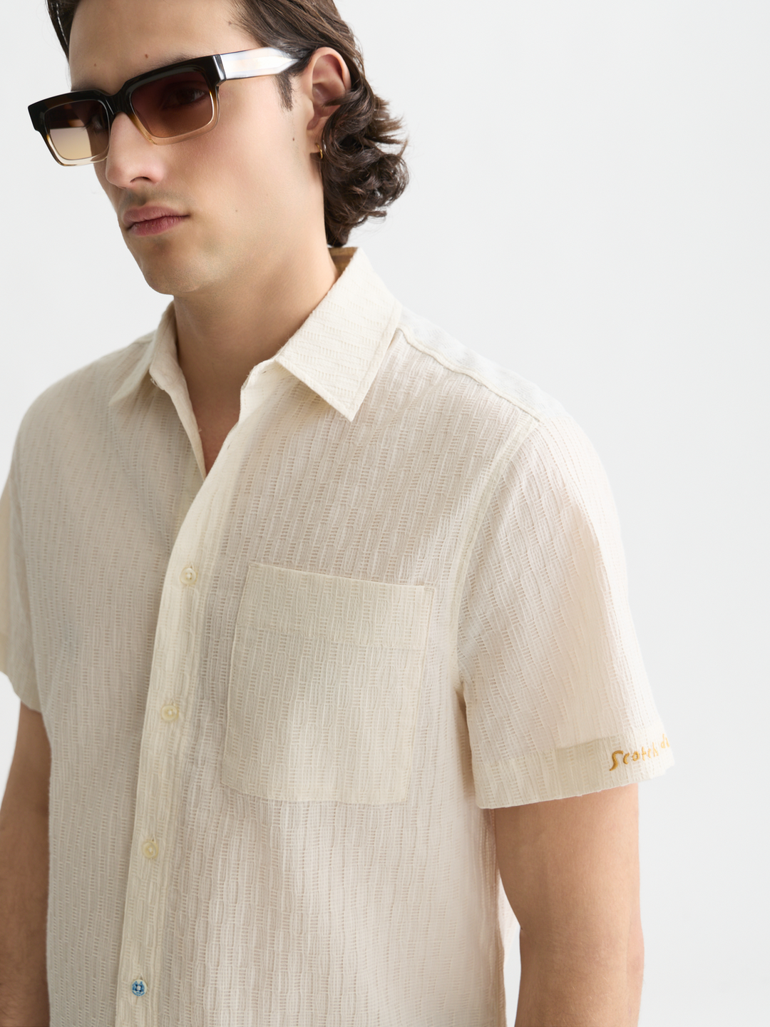 Jacquard seer-sucker regular-fit short-sleeved shirt