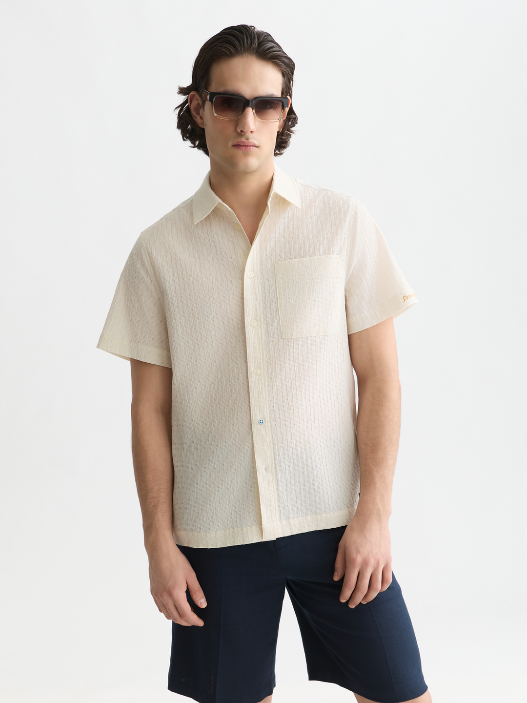 Jacquard seer-sucker regular-fit short-sleeved shirt