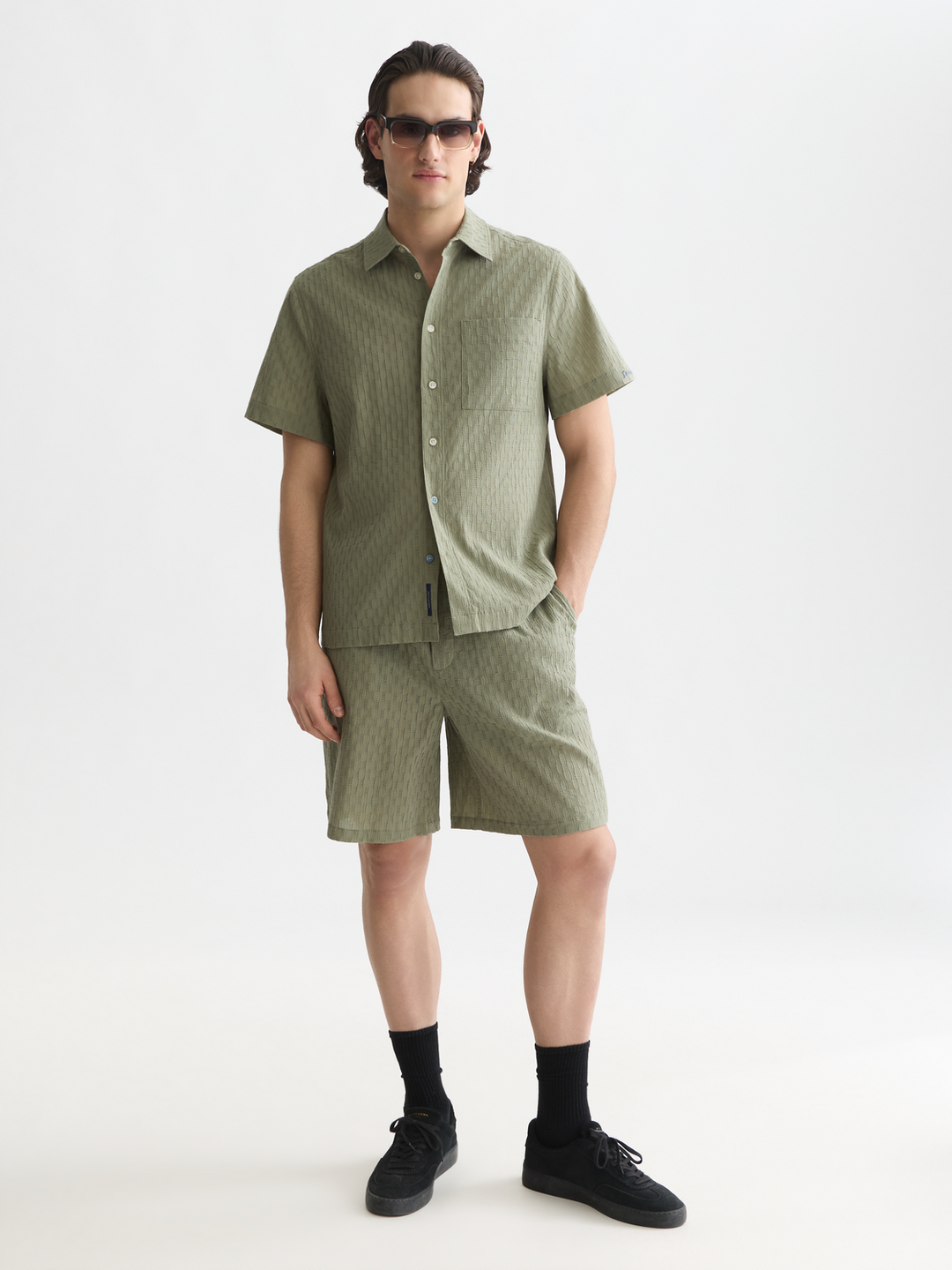 Jacquard seer-sucker regular-fit short-sleeved shirt