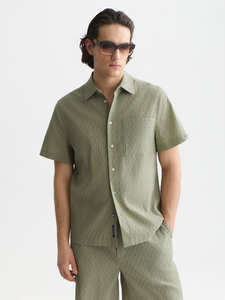 Jacquard seer-sucker regular-fit short-sleeved shirt