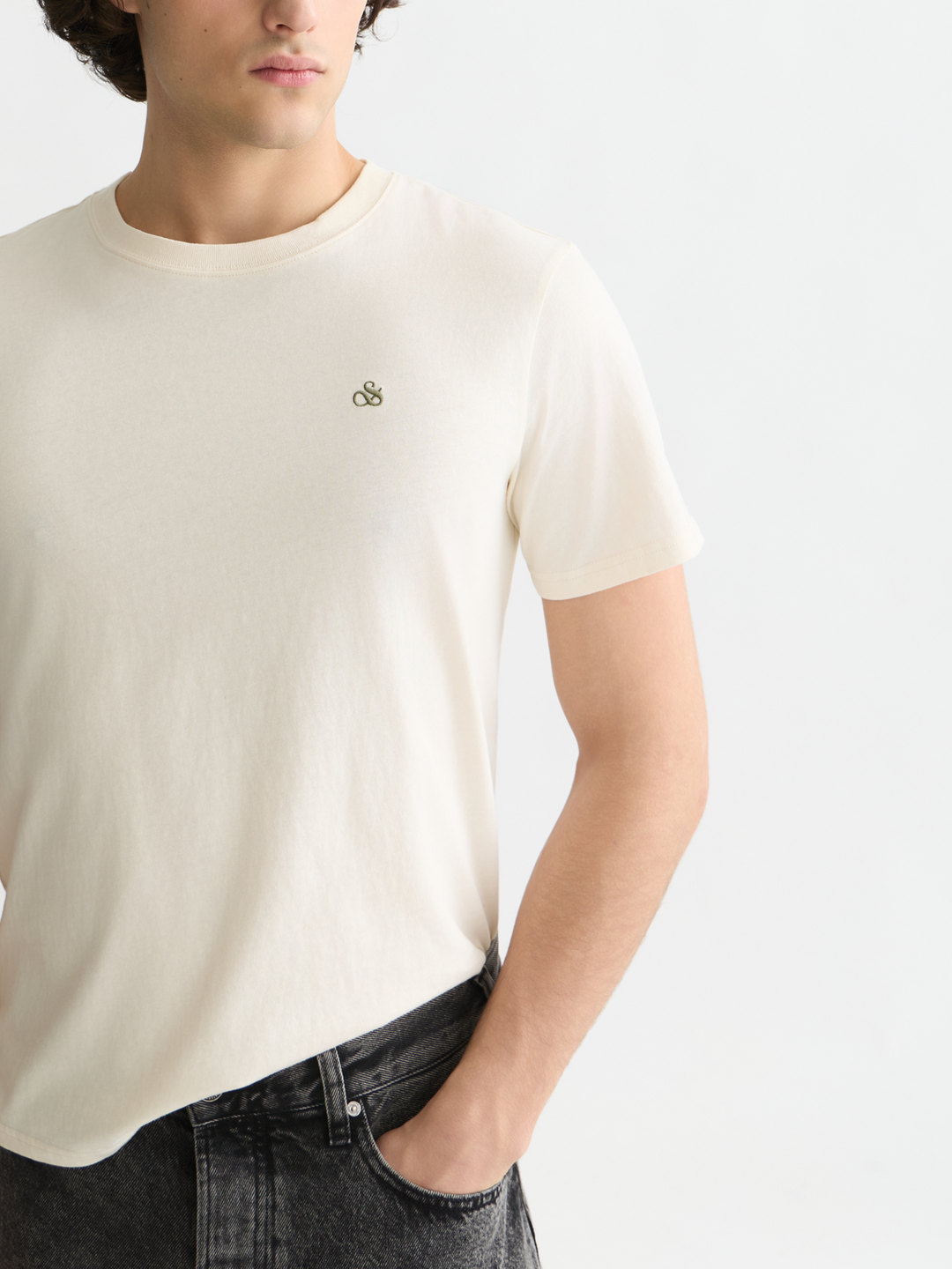Seasonal core chest logo regular-fit T-shirt