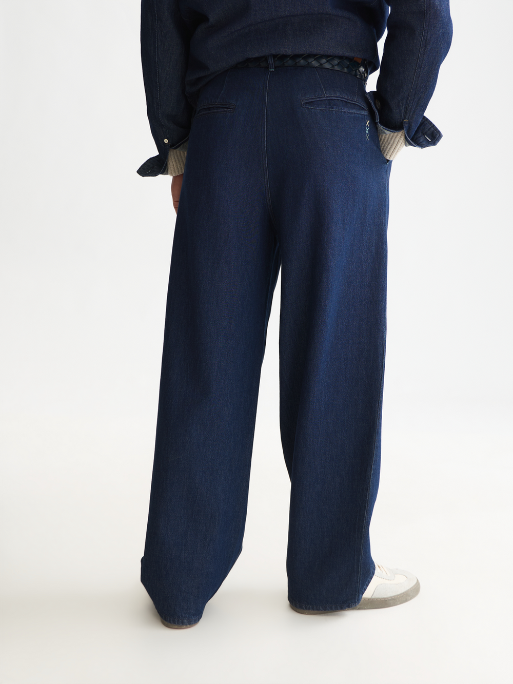 Loose-fit chino jeans