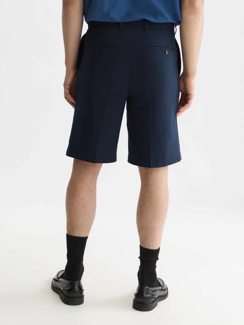 Pleated linen-blend herringbone wide fit chino shorts