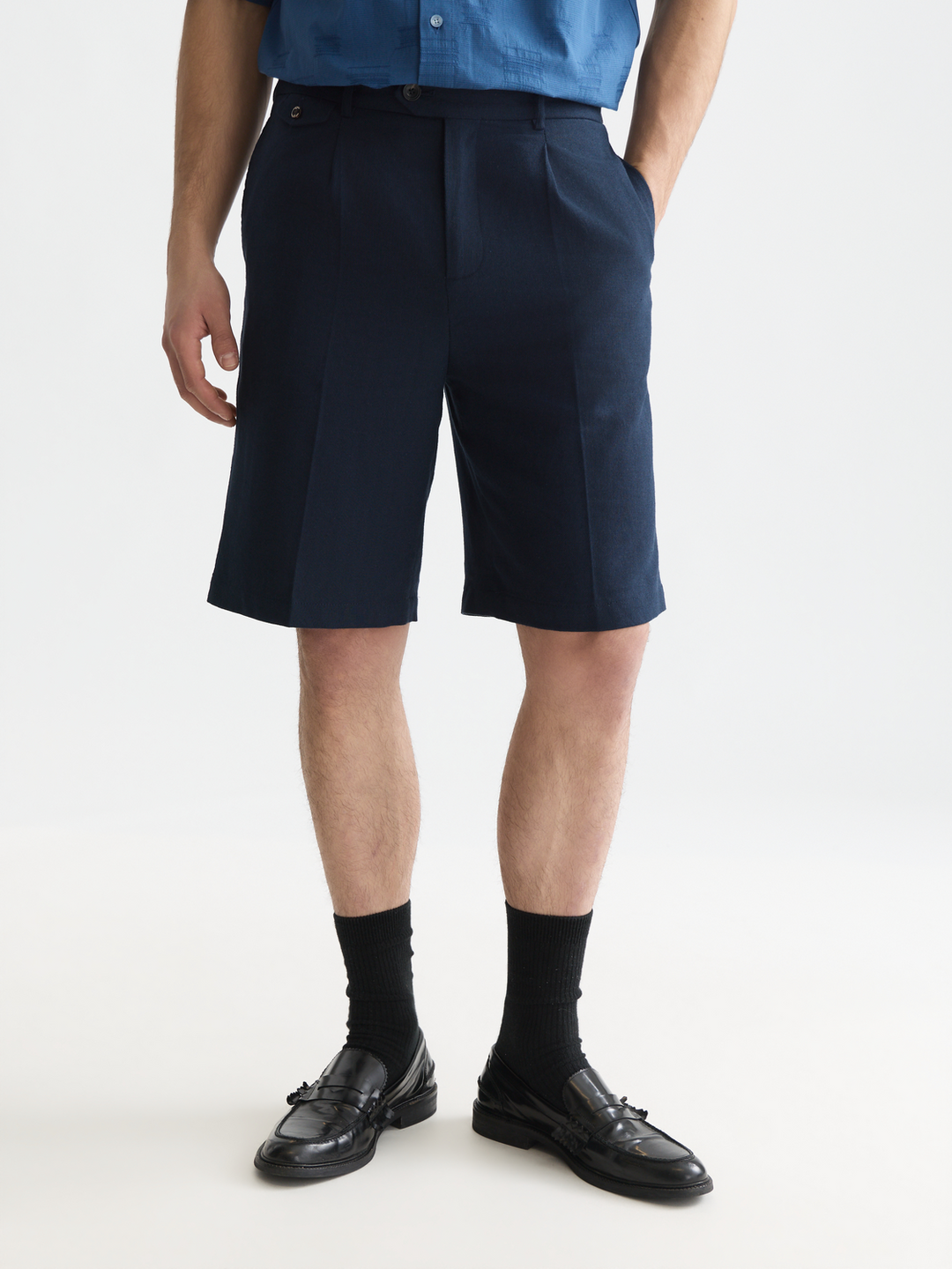 Pleated linen-blend herringbone wide fit chino shorts