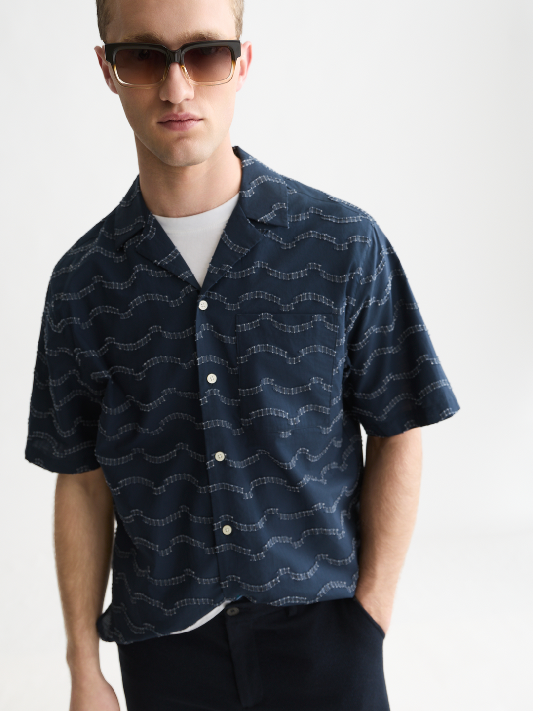 Wave jacquard short sleeved relaxed-fit shirt