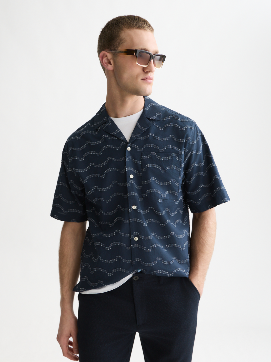 Wave jacquard short sleeved relaxed-fit shirt