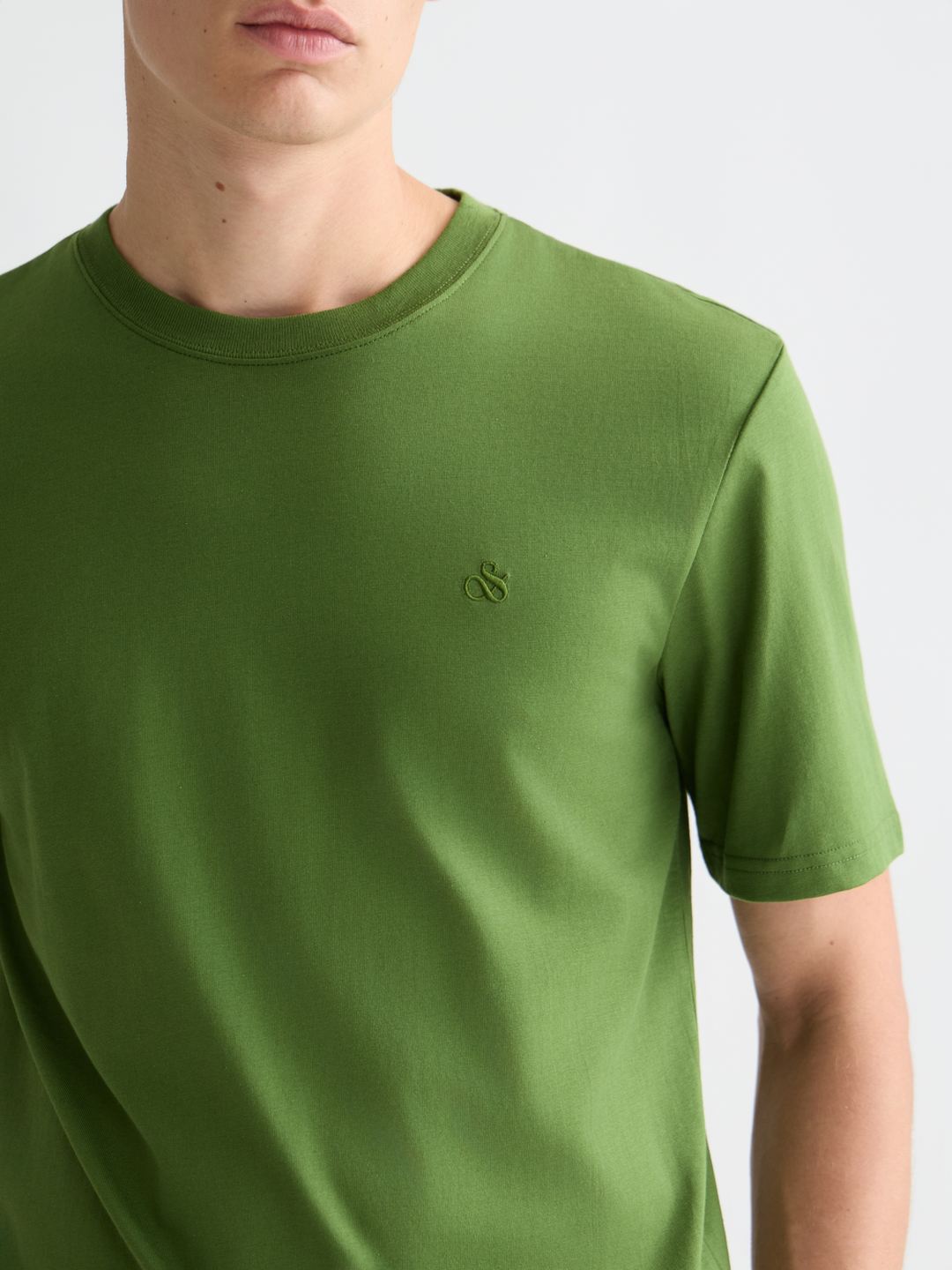 Seasonal core chest logo Tshirt