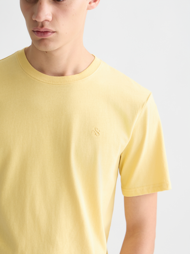 Seasonal core chest logo Tshirt