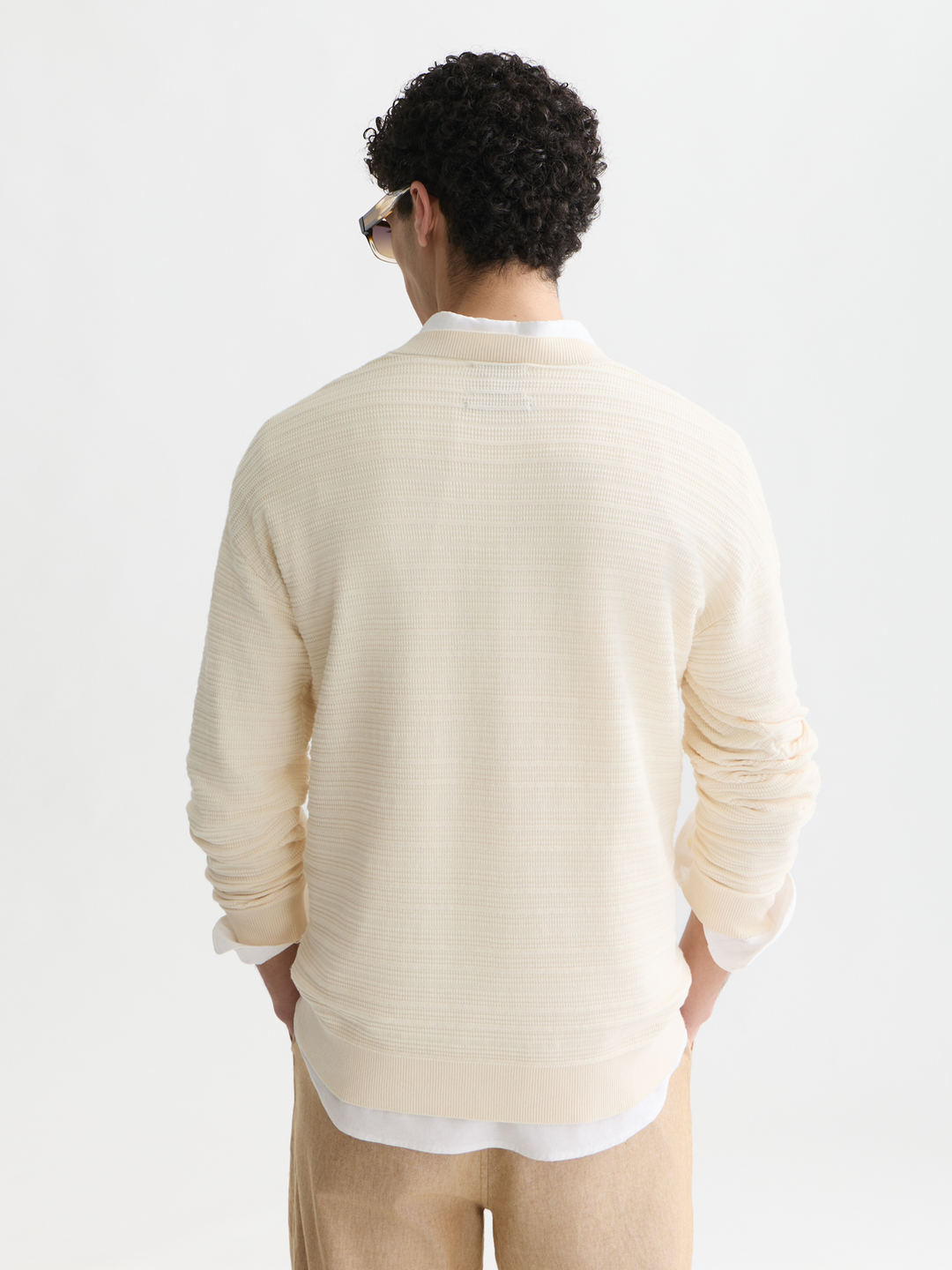 Structured chest pocket relaxed-fit pullover