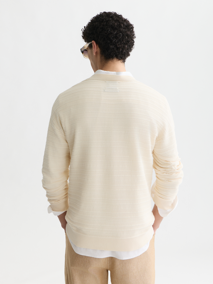 Structured chest pocket relaxed-fit pullover