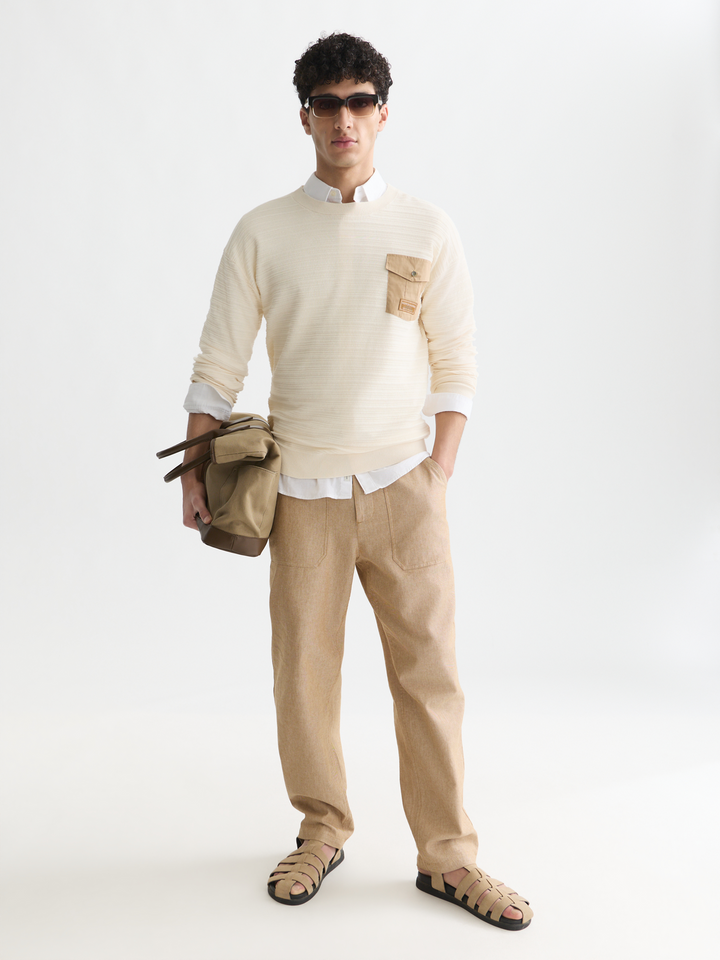 Structured chest pocket relaxed-fit pullover