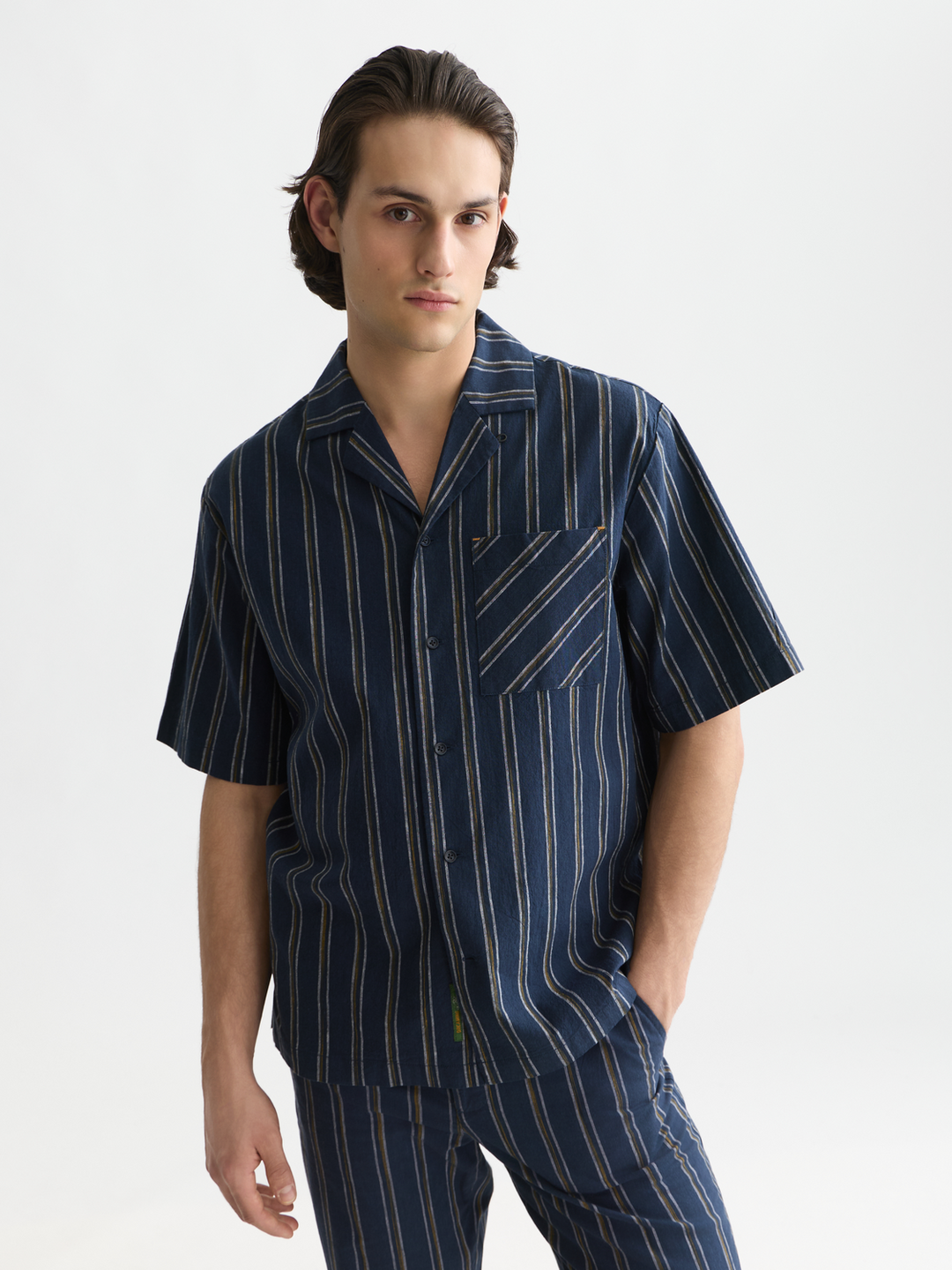 Striped linen relaxed-fit short-sleeved shirt