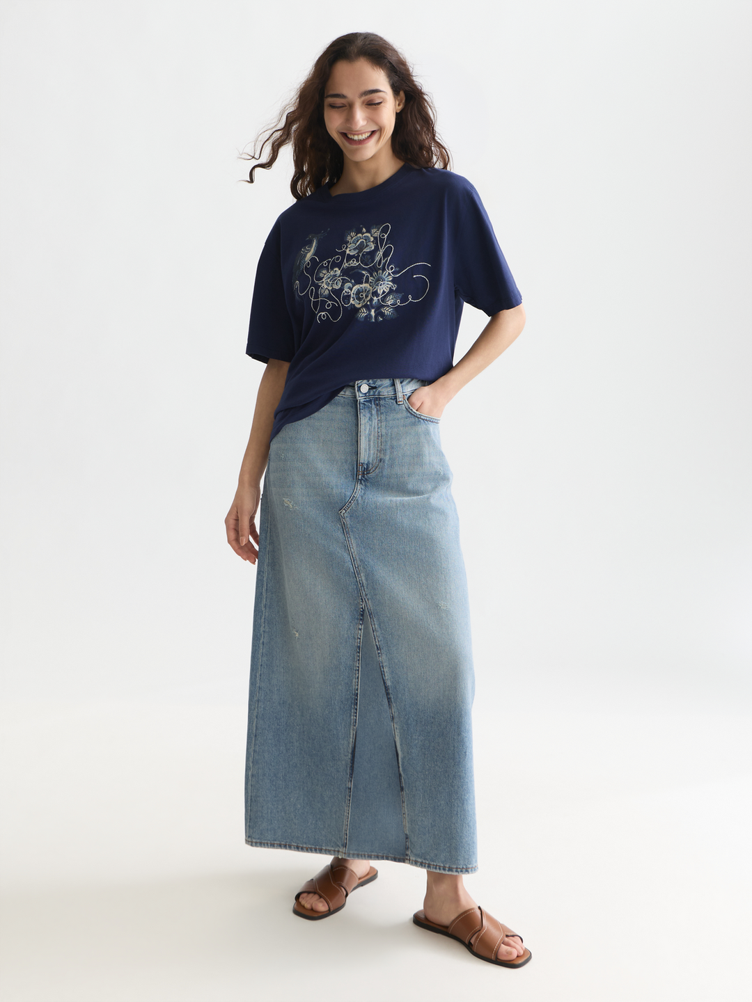 Embroidered detail loose-fit T-shirt