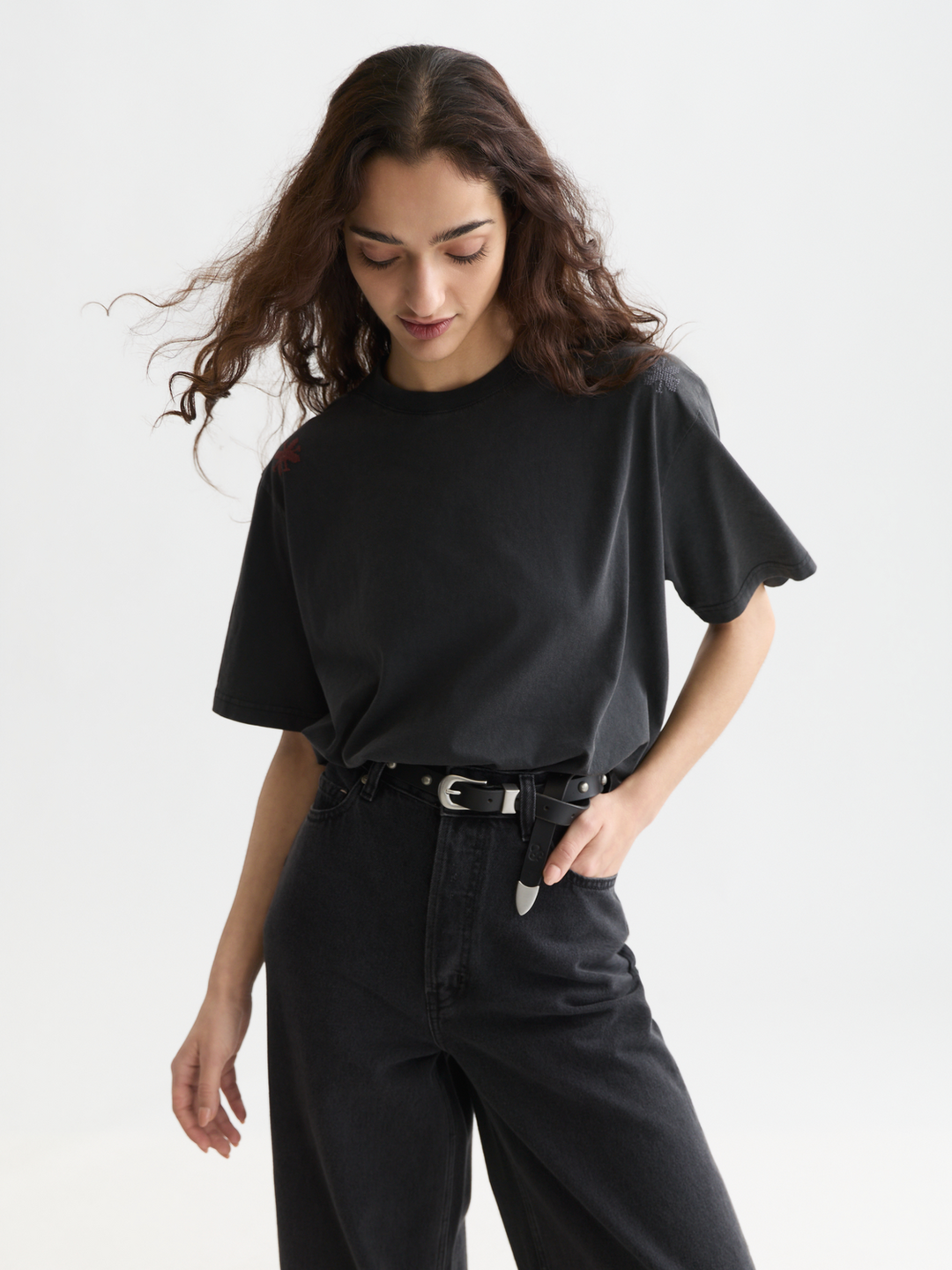Washed loose-fit t-shirt with embroidery