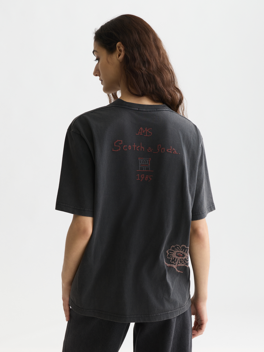 Washed loose-fit t-shirt with embroidery