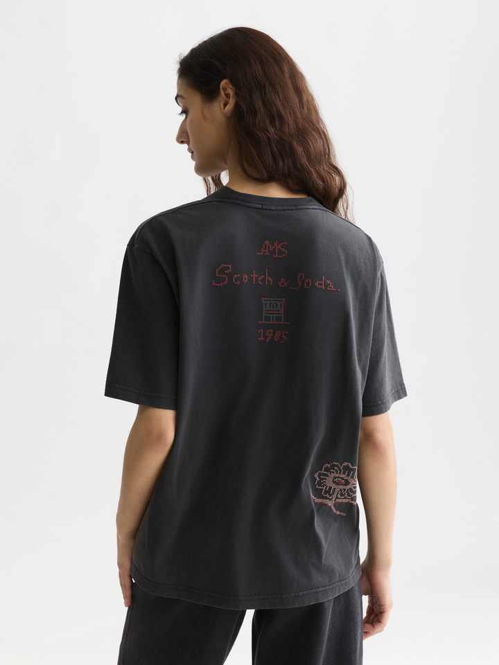 Washed loose-fit t-shirt with embroidery