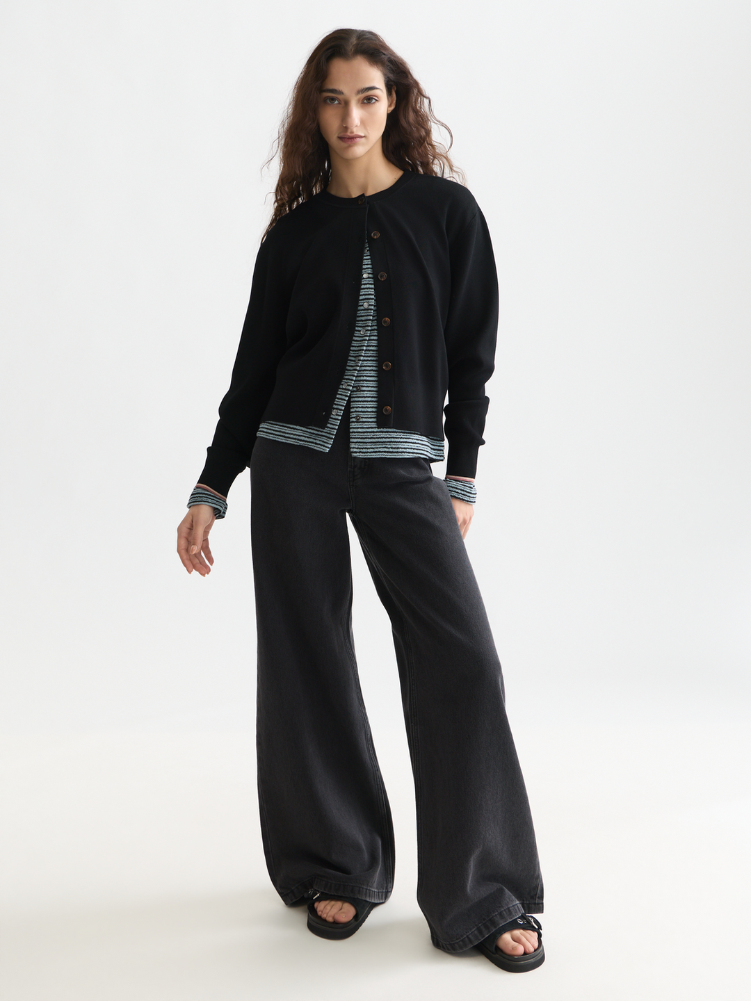 Compact relaxed-fit cardigan