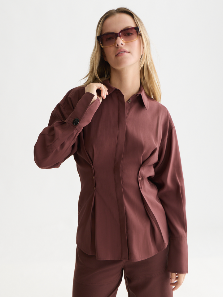 Buttoned waisted shirt