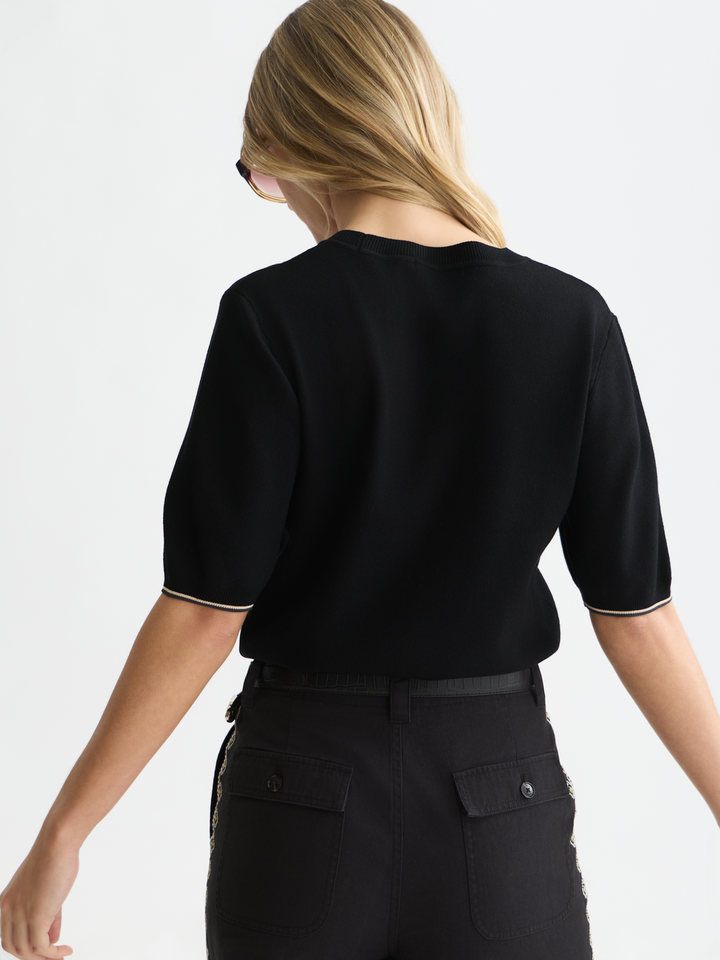Compact short-sleeved pullover