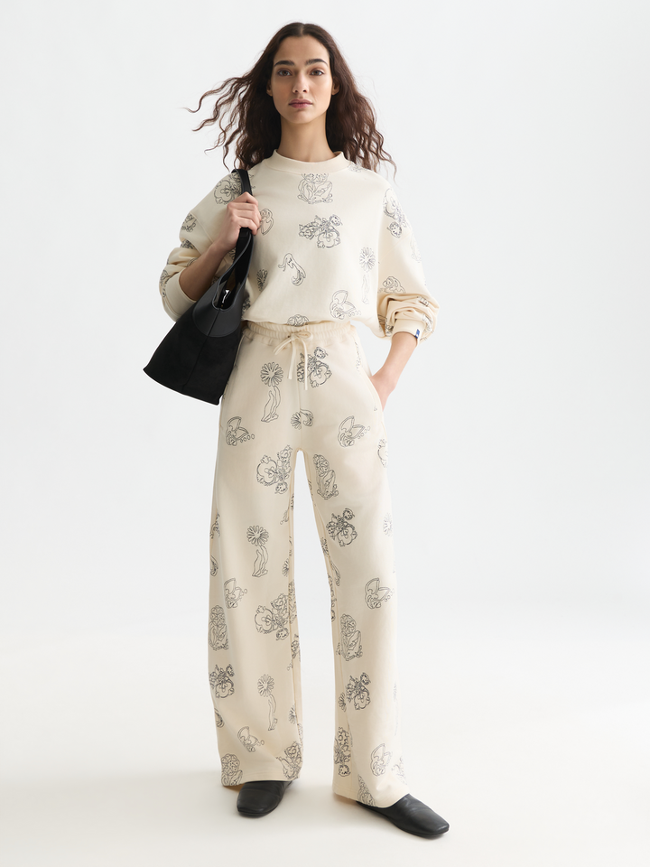 Embroidered seasonal fit sweatshirt