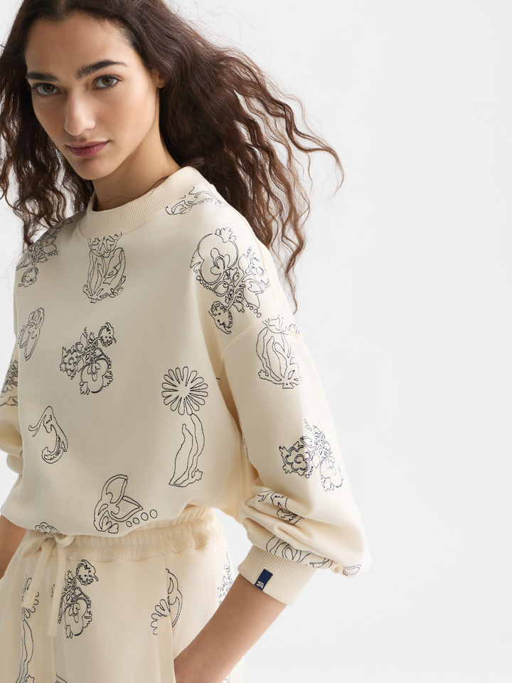 Embroidered seasonal fit sweatshirt