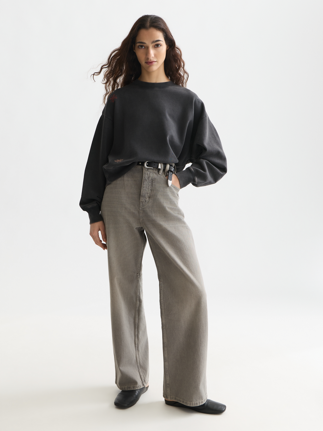 Washed sweatshirt with embroidery