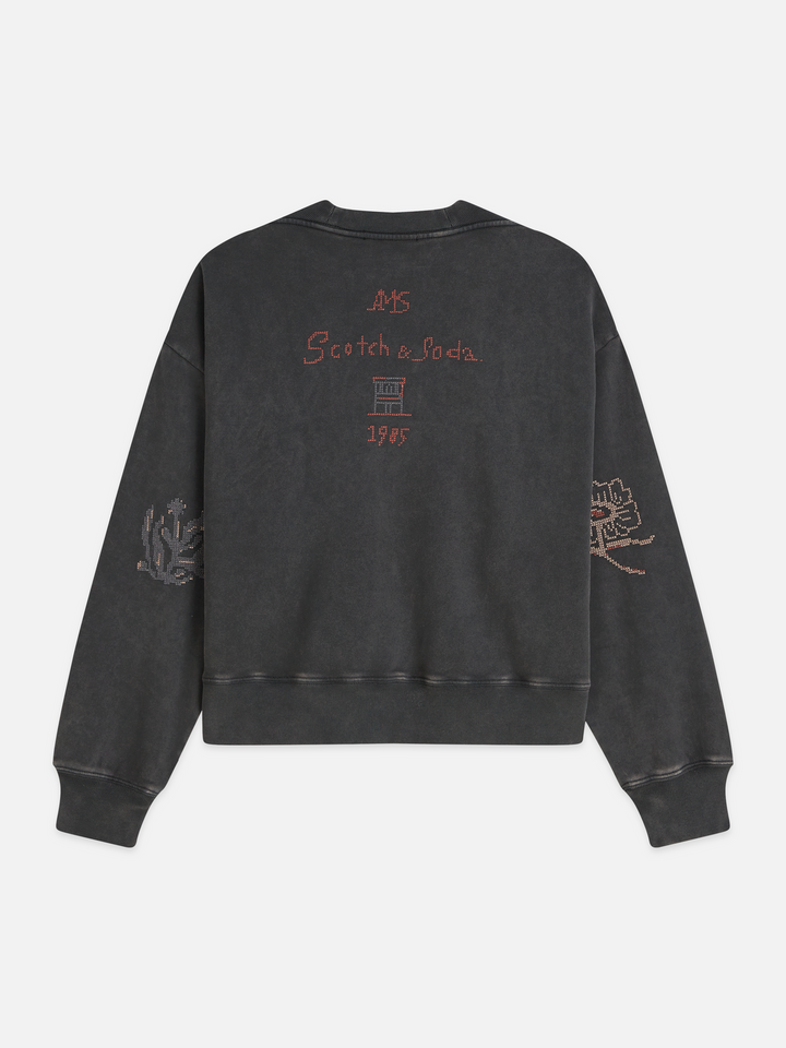 Washed sweatshirt with embroidery