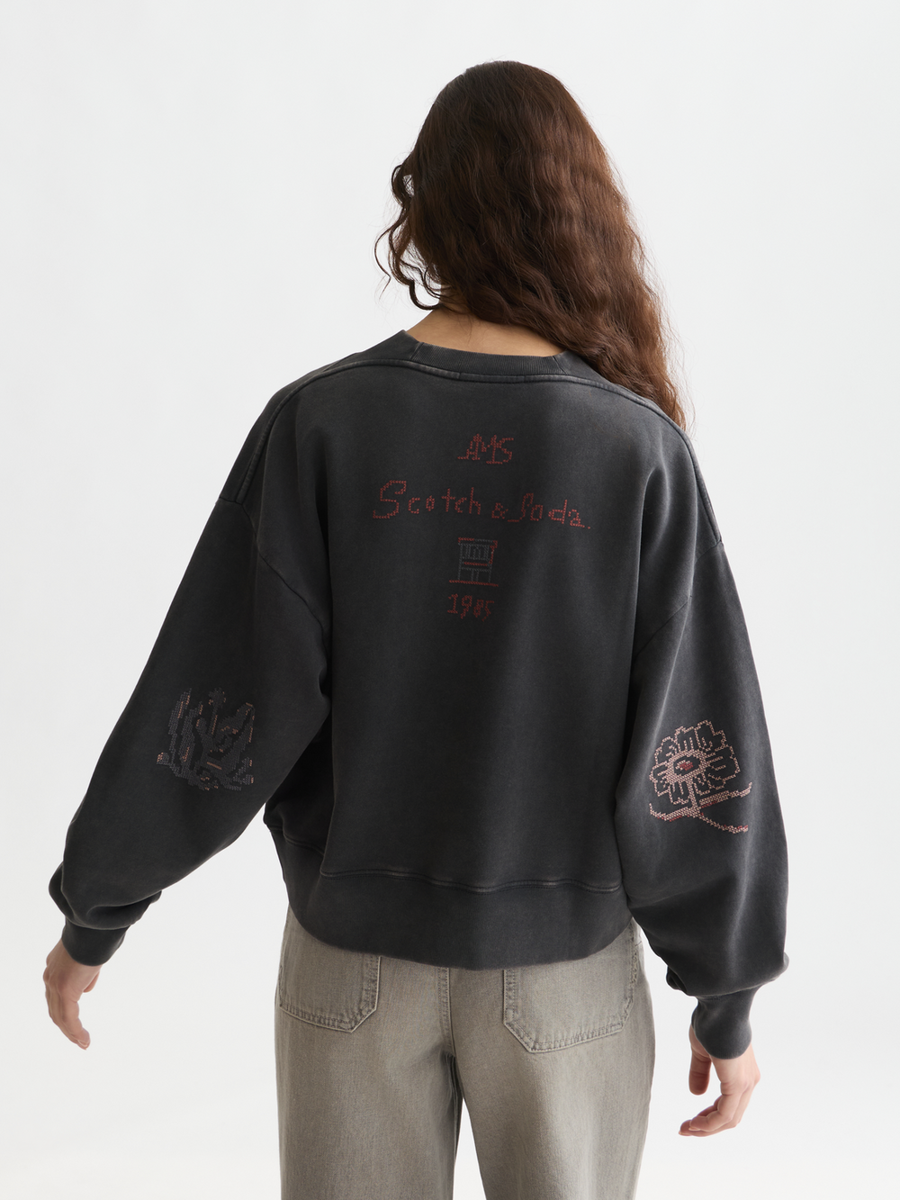 Washed sweatshirt with embroidery
