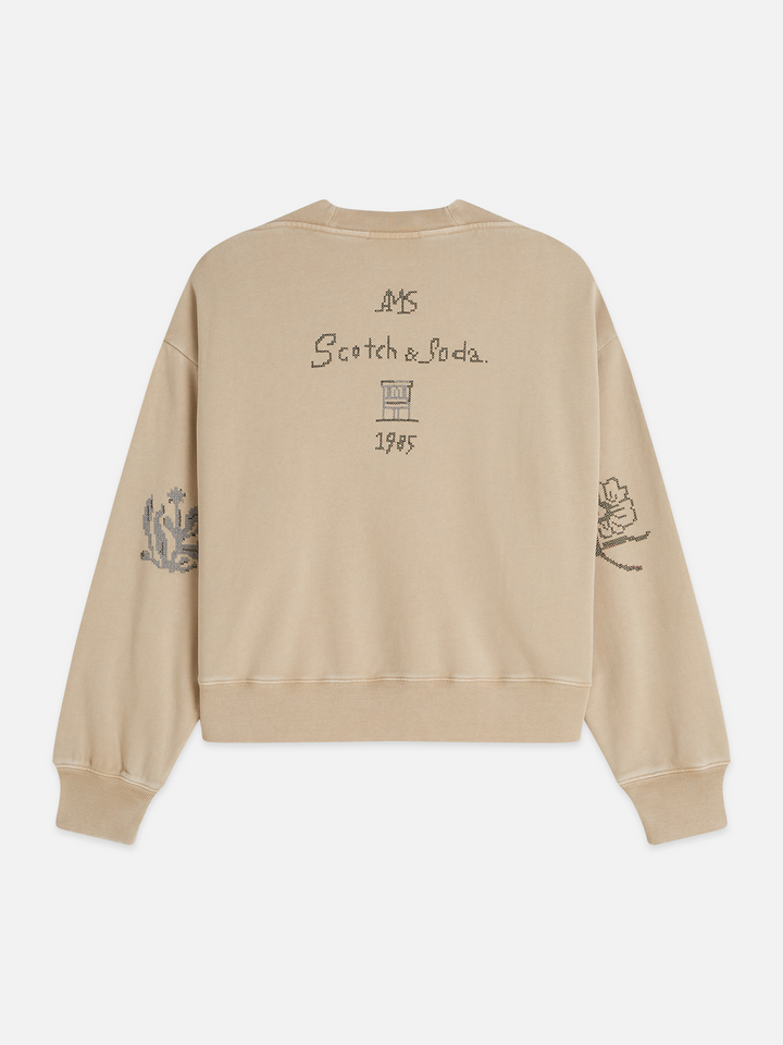 Washed sweatshirt with embroidery