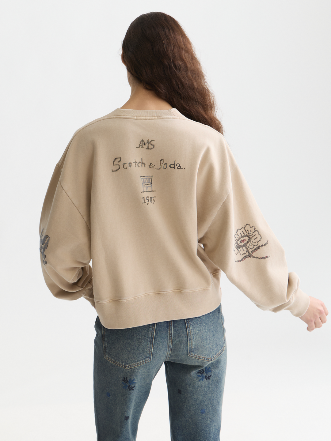 Washed sweatshirt with embroidery