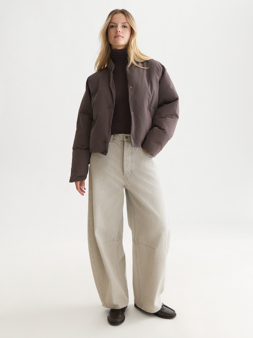 Embroidered short puffer