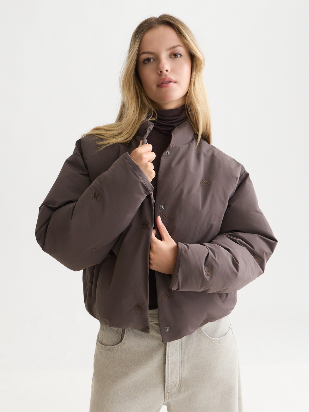 Embroidered short puffer
