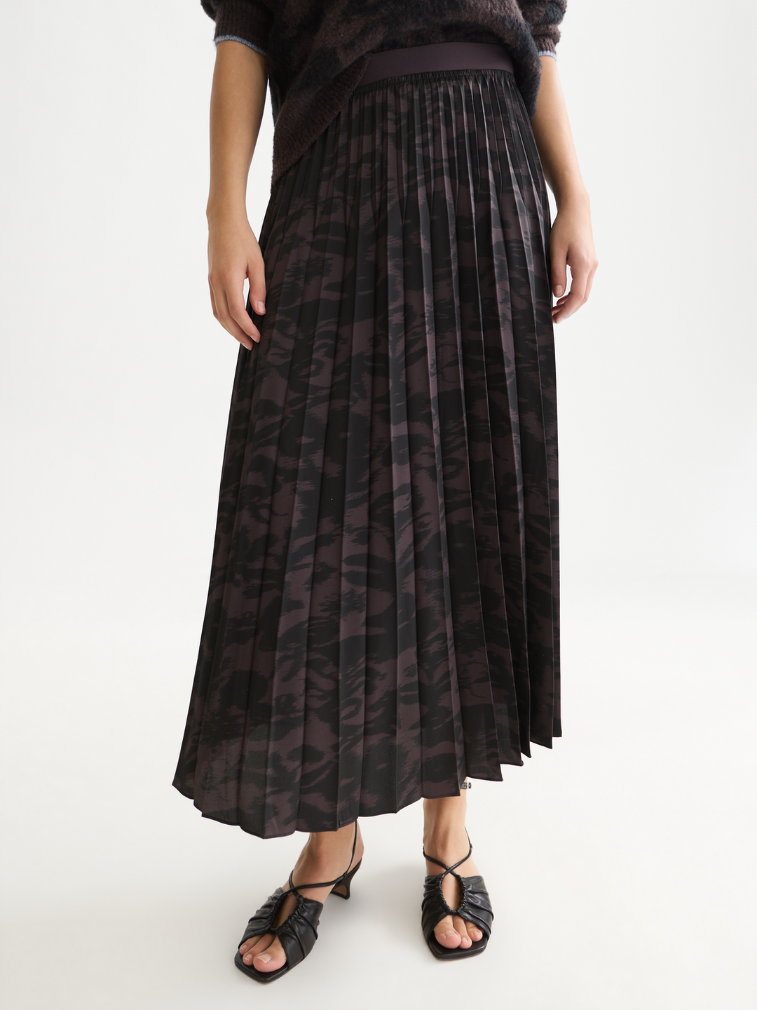 Printed pleated ankle length skirt