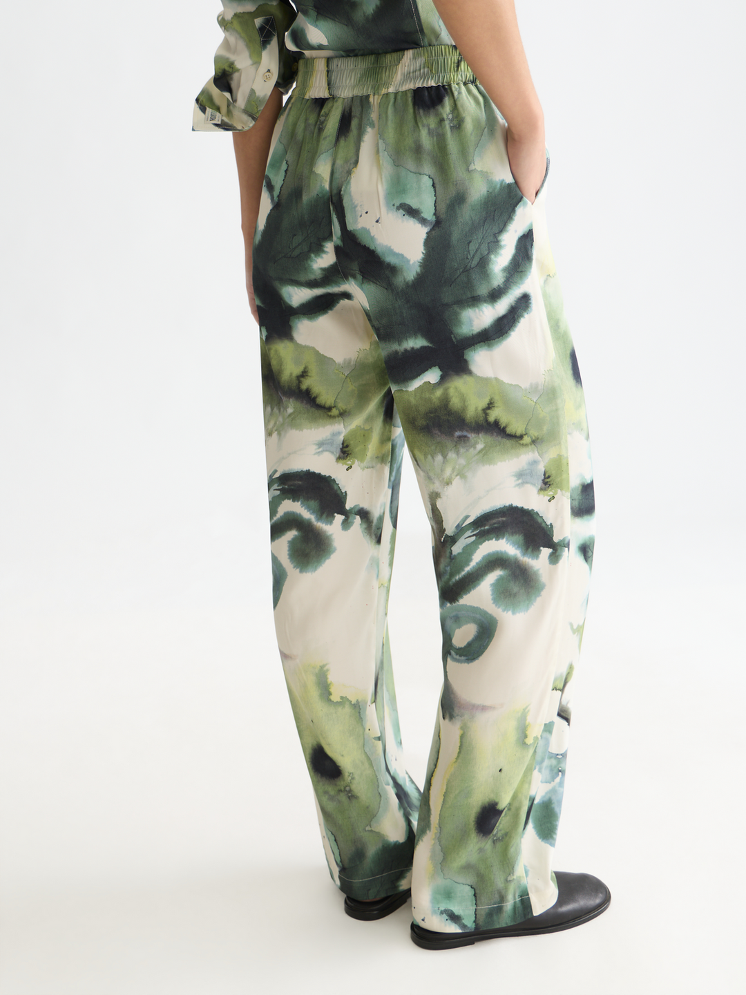 Gia - mid-rise wide-leg printed pull-on pants