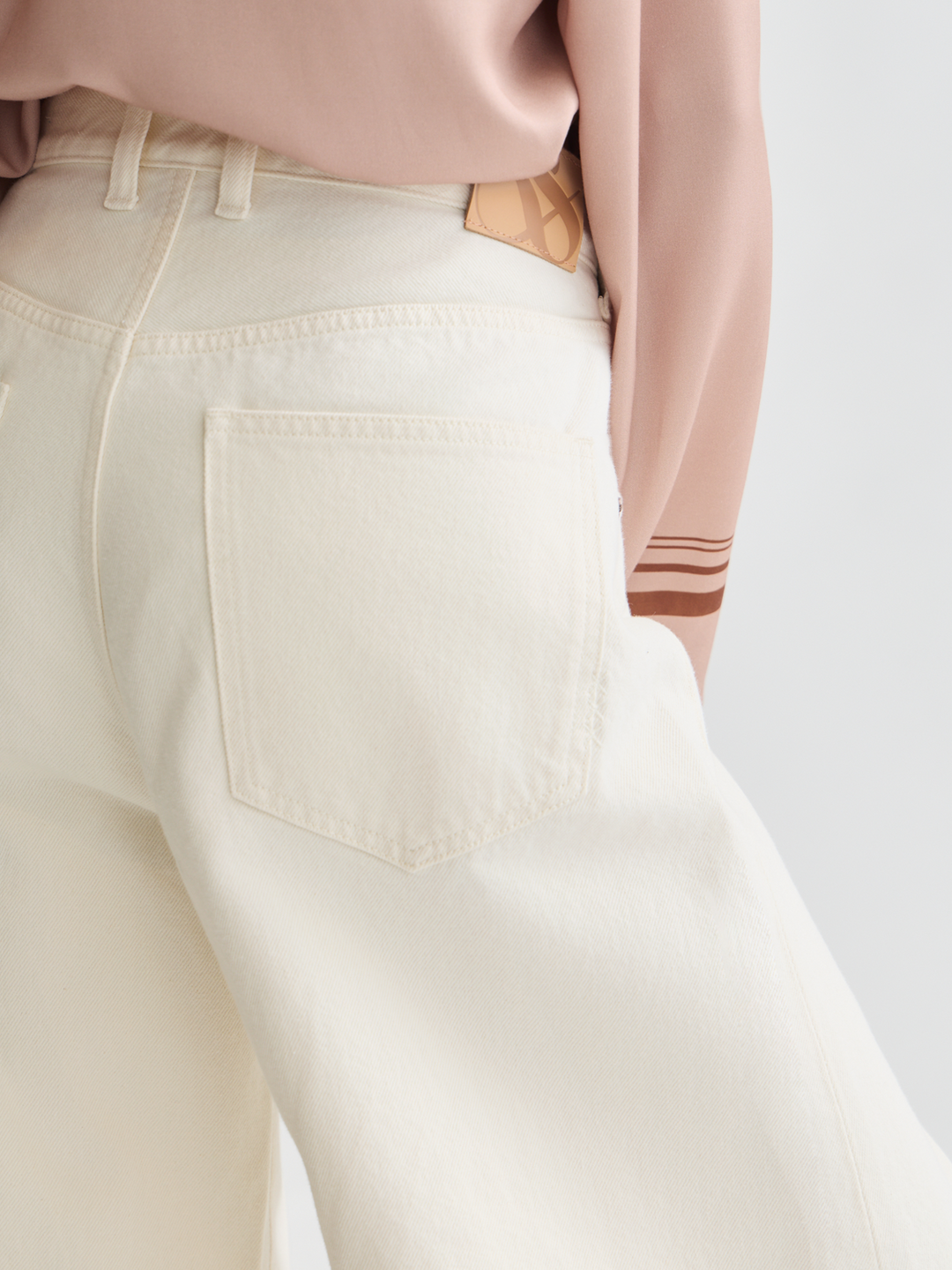 Eve barrel leg — Porcelain White