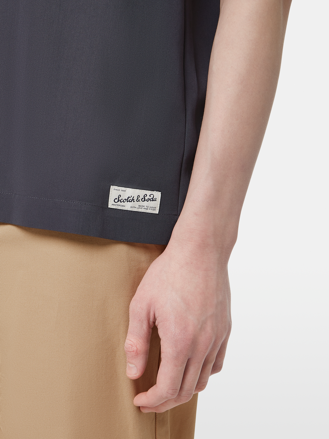 Short-sleeved regular fit sateen shirt