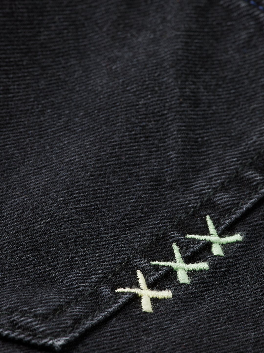 The Strand loose denim cargo short — Black Buzz