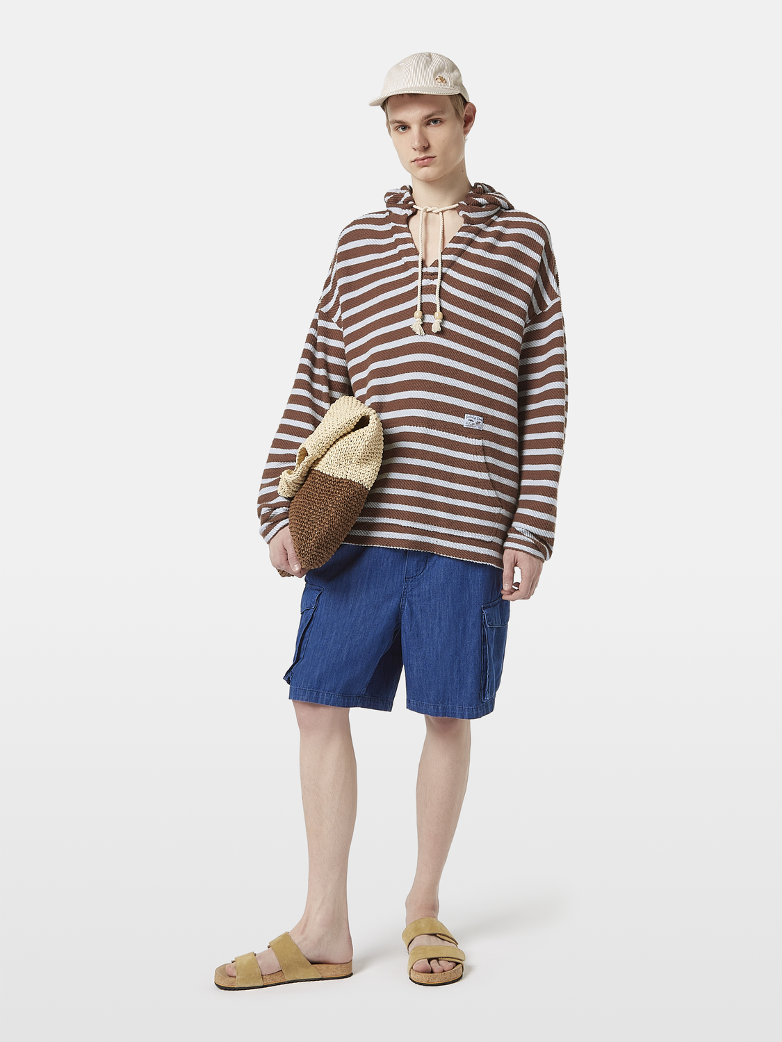Lightweight sporty denim beach short with cargo pockets