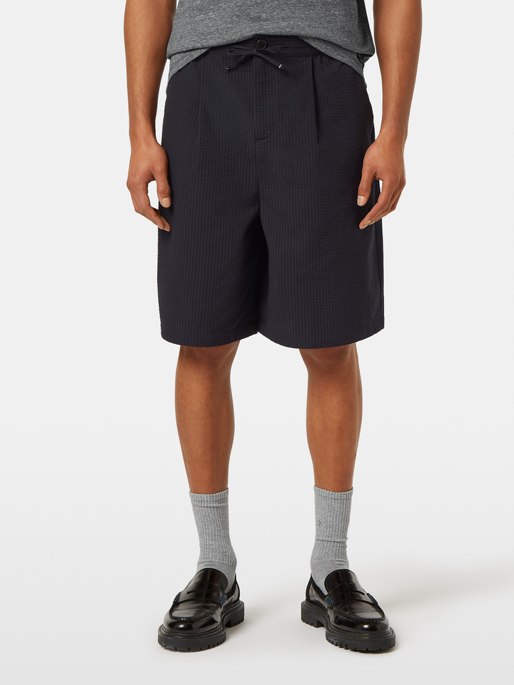 Loose fit pleated seersucker bermuda short