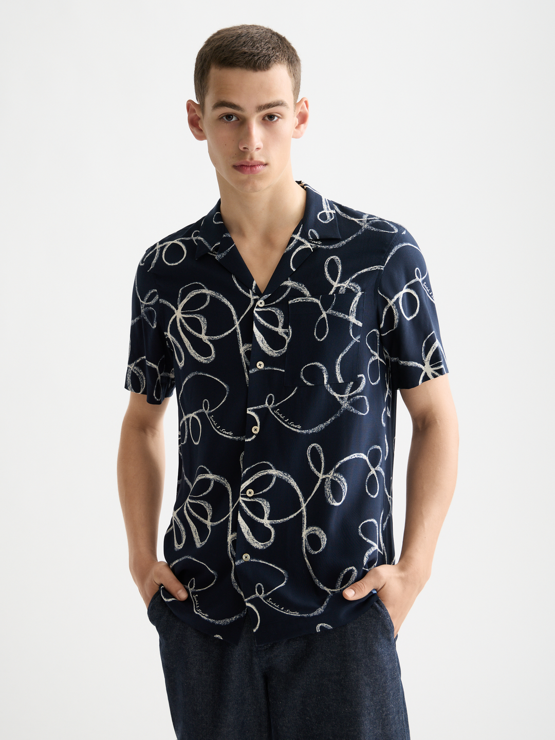 Printed short-sleeved viscose shirt