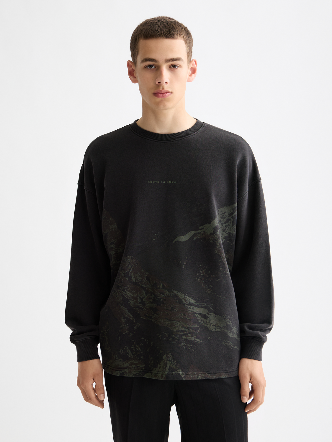Loose fit garment-dyed artwork sweatshirt