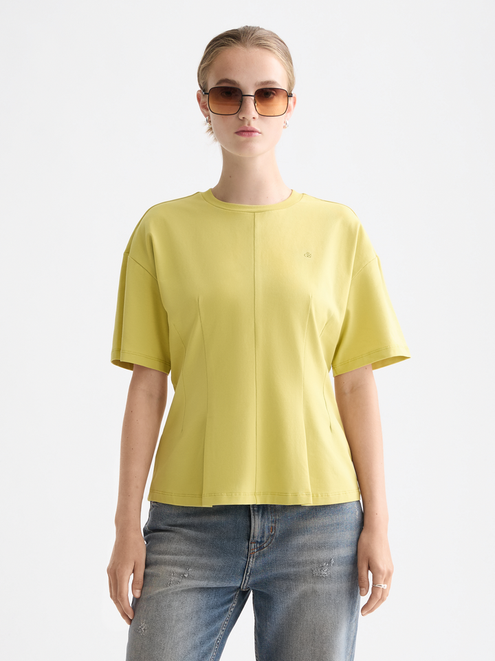 T-shirt with shaping