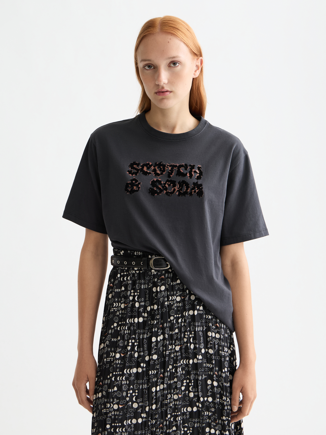 Loose fit T-shirt with leopard artwork