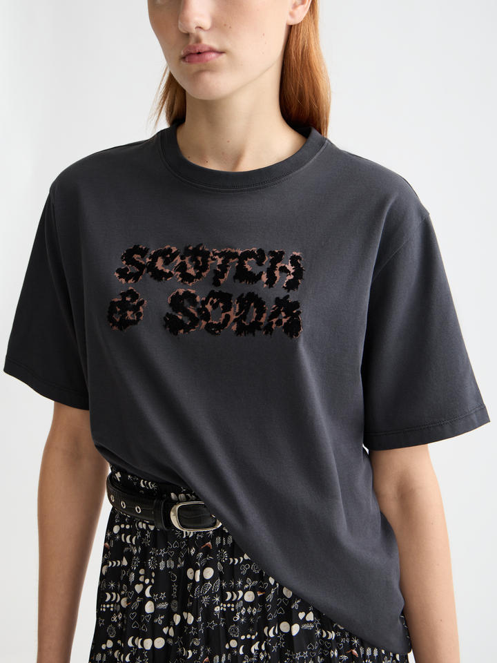 Loose fit T-shirt with leopard artwork
