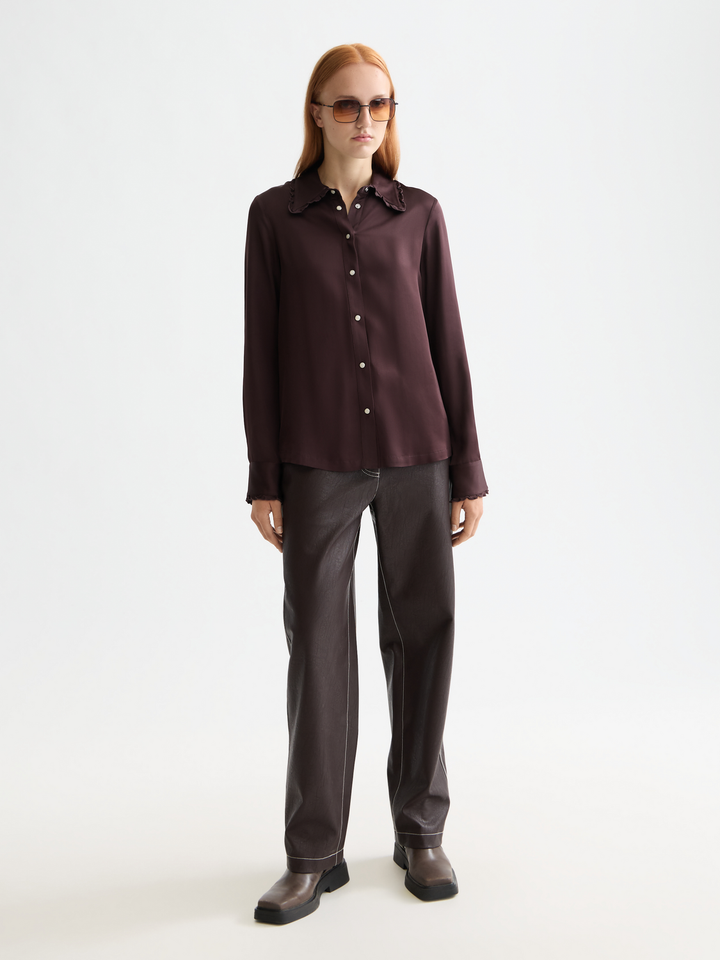 Regular fit shirt with ruffle