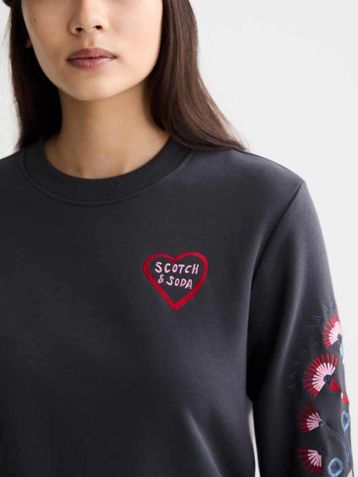 Embroidered regular fit sweatshirt