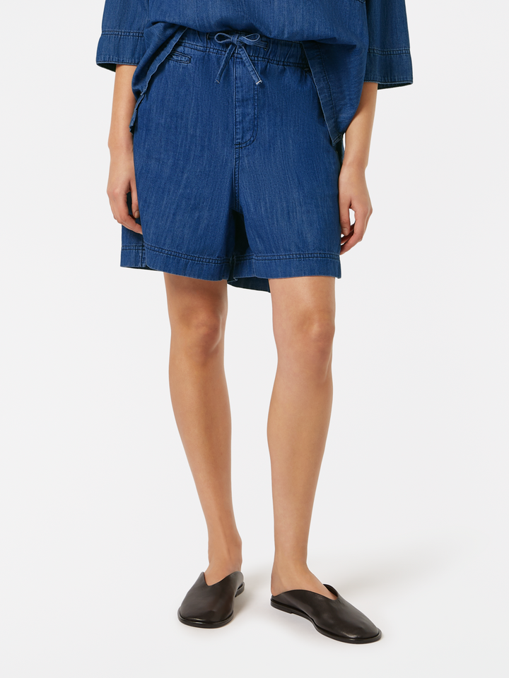 Sporty utility short in lightweight denim —  Washed Indigo