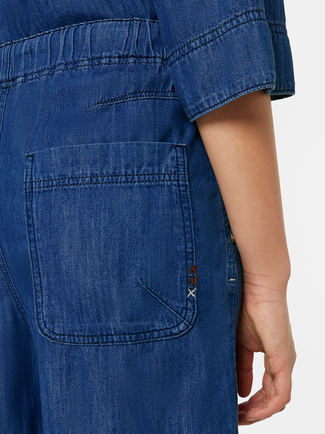 Sporty utility short in lightweight denim —  Washed Indigo