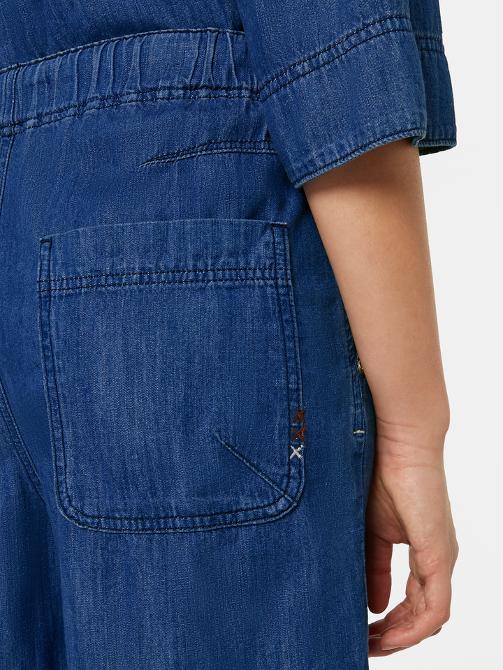 Sporty utility short in lightweight denim —  Washed Indigo