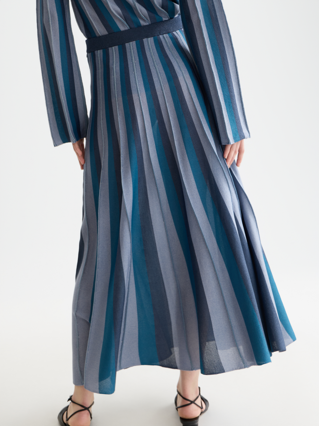 Pleated stripe knitted midi skirt